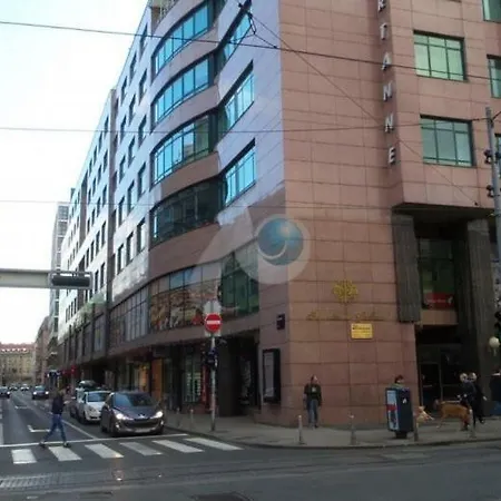 Lea - Free Parking In Front For 2 Cars *